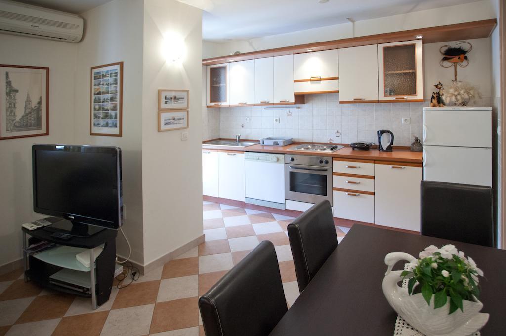 Ideal Location Split Apartments Camera foto