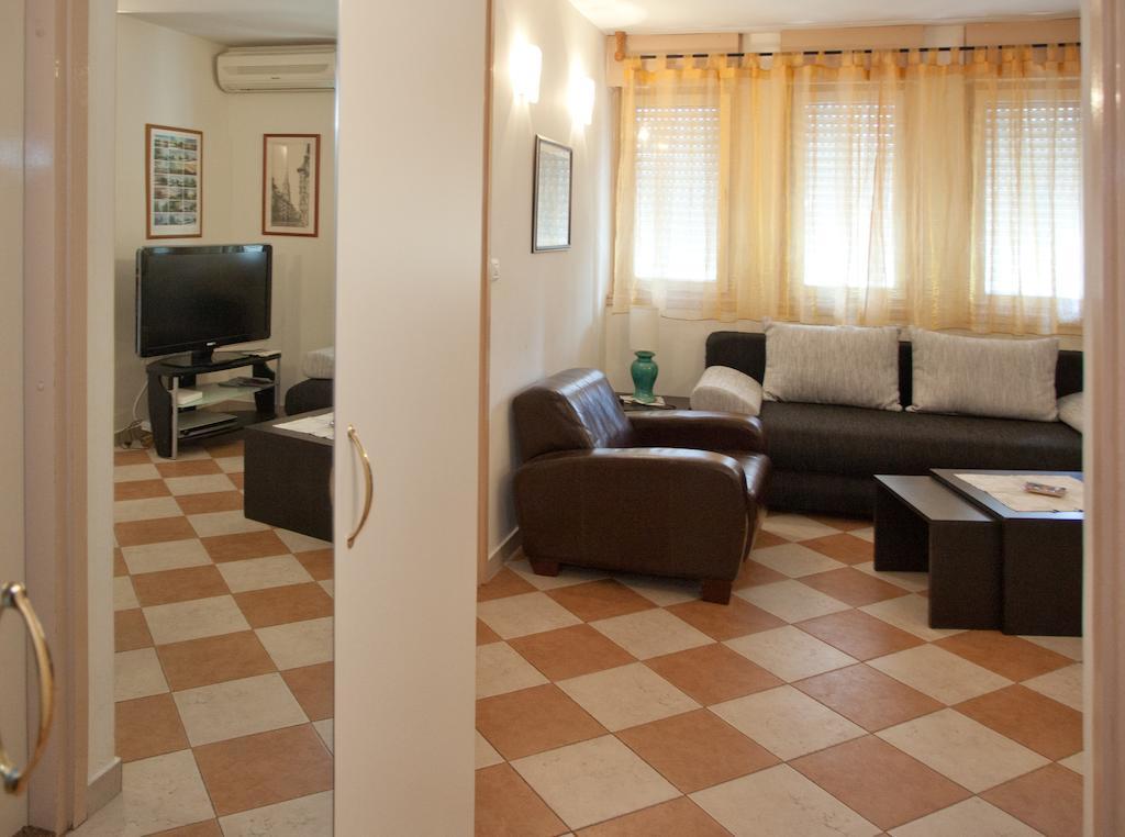 Ideal Location Split Apartments Camera foto