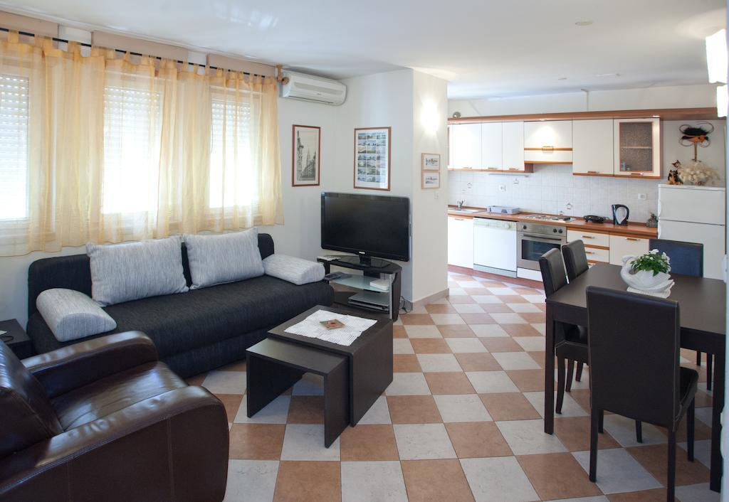 Ideal Location Split Apartments Camera foto