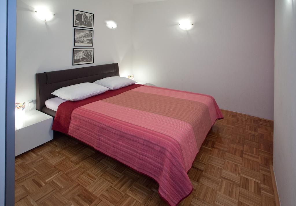 Ideal Location Split Apartments Camera foto