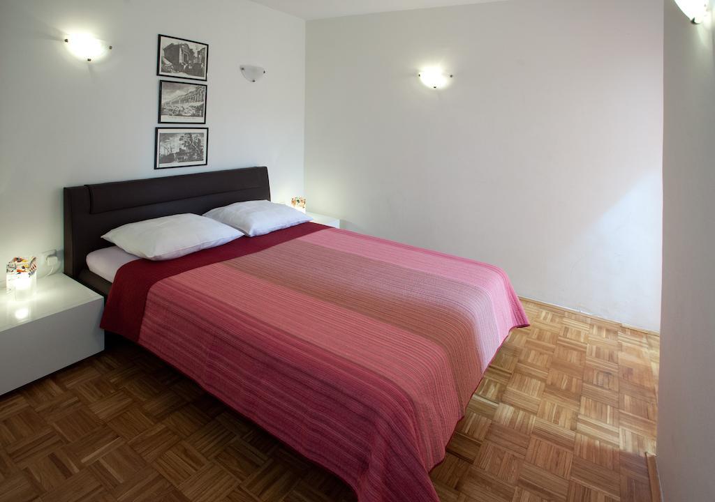 Ideal Location Split Apartments Camera foto