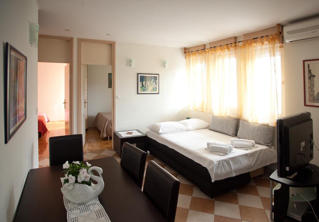 Ideal Location Split Apartments Camera foto