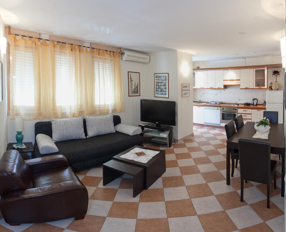 Ideal Location Split Apartments Camera foto